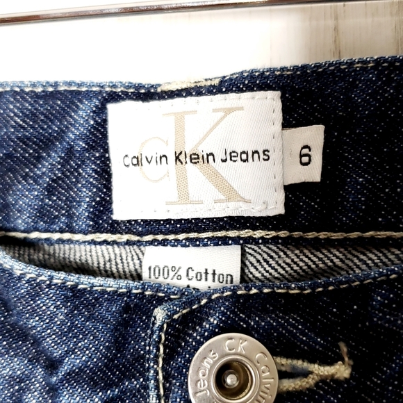 Calvin Kline Jeans Bleach Dipped Fray Hem Crop - Picture 9 of 9